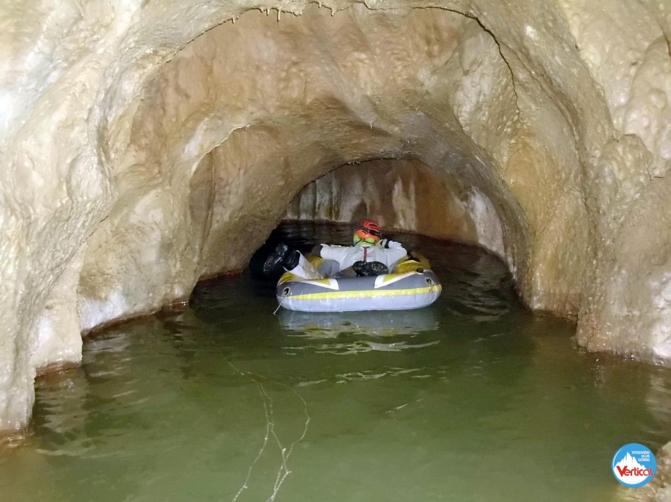 Wstępne partie Jaskini Miętusiej