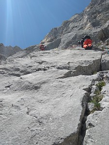 Przedostatni wyciąg wzdłuż trzech płytek.