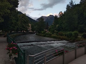 Zdjęcia ze ścianą w tle.