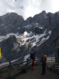 Widok na ferraty z tarasu schroniska