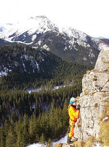Jaskinia Średnia Kasprowa. Trawers do otworu.