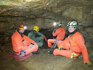 Jaskinia Średnia Kasprowa. Nad studnią.