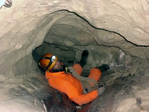 Ciasny Korytarzyk - zjazd do Komory Pod Matką Boską 