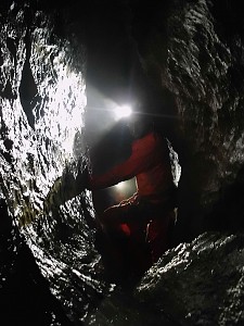 Jask. Miętusia - nad syfonem w Wielkich Kominach