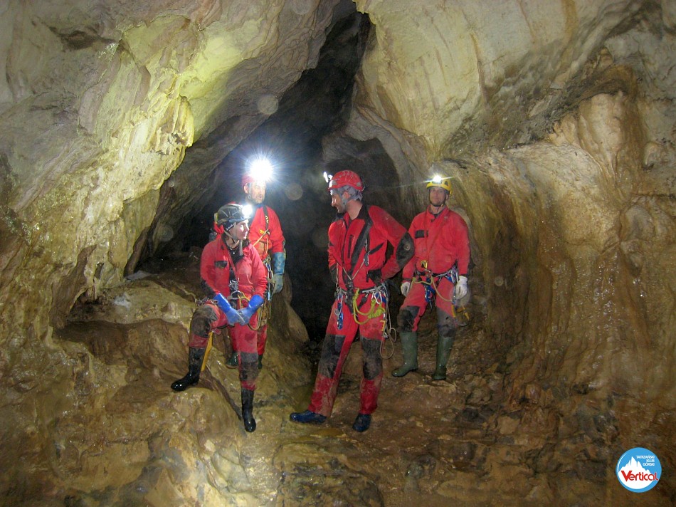 JASKINIA ZIMNA między syfony.