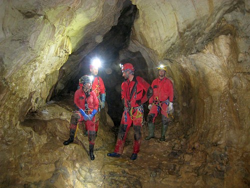 JASKINIA ZIMNA między syfony.