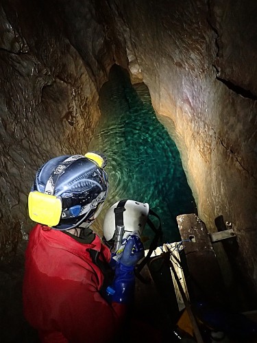 Ciasne Kominy w Jaskini Miętusiej