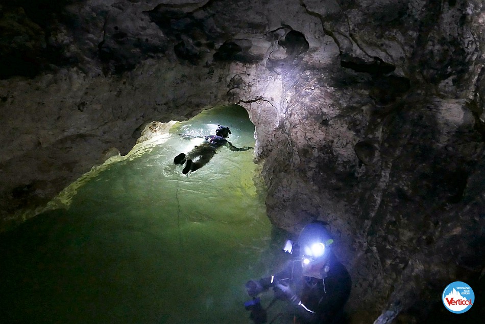 W Jaskini Szmaragdowej