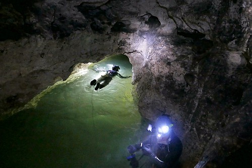 W Jaskini Szmaragdowej